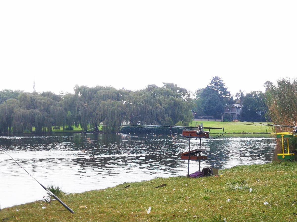 Southy Inn By The Lake Benoni Exterior foto