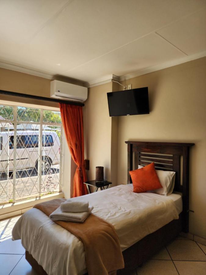 Southy Inn By The Lake Benoni Exterior foto