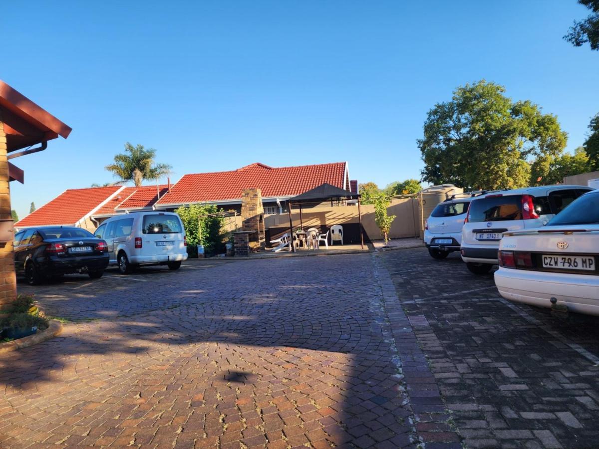 Southy Inn By The Lake Benoni Exterior foto