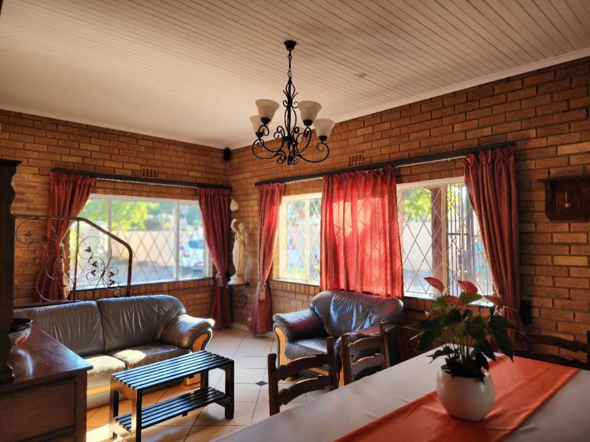 Southy Inn By The Lake Benoni Exterior foto