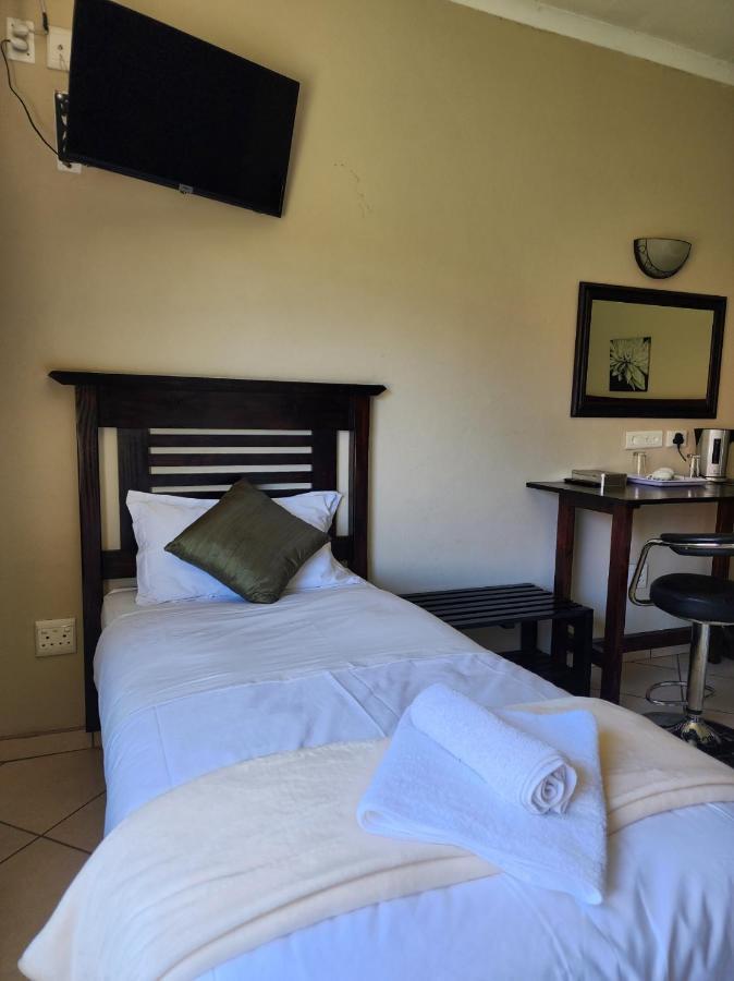 Southy Inn By The Lake Benoni Exterior foto