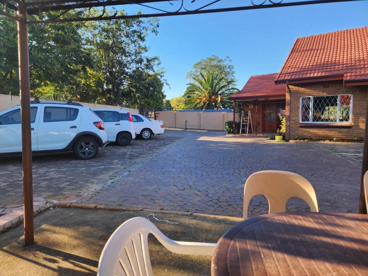 Southy Inn By The Lake Benoni Exterior foto