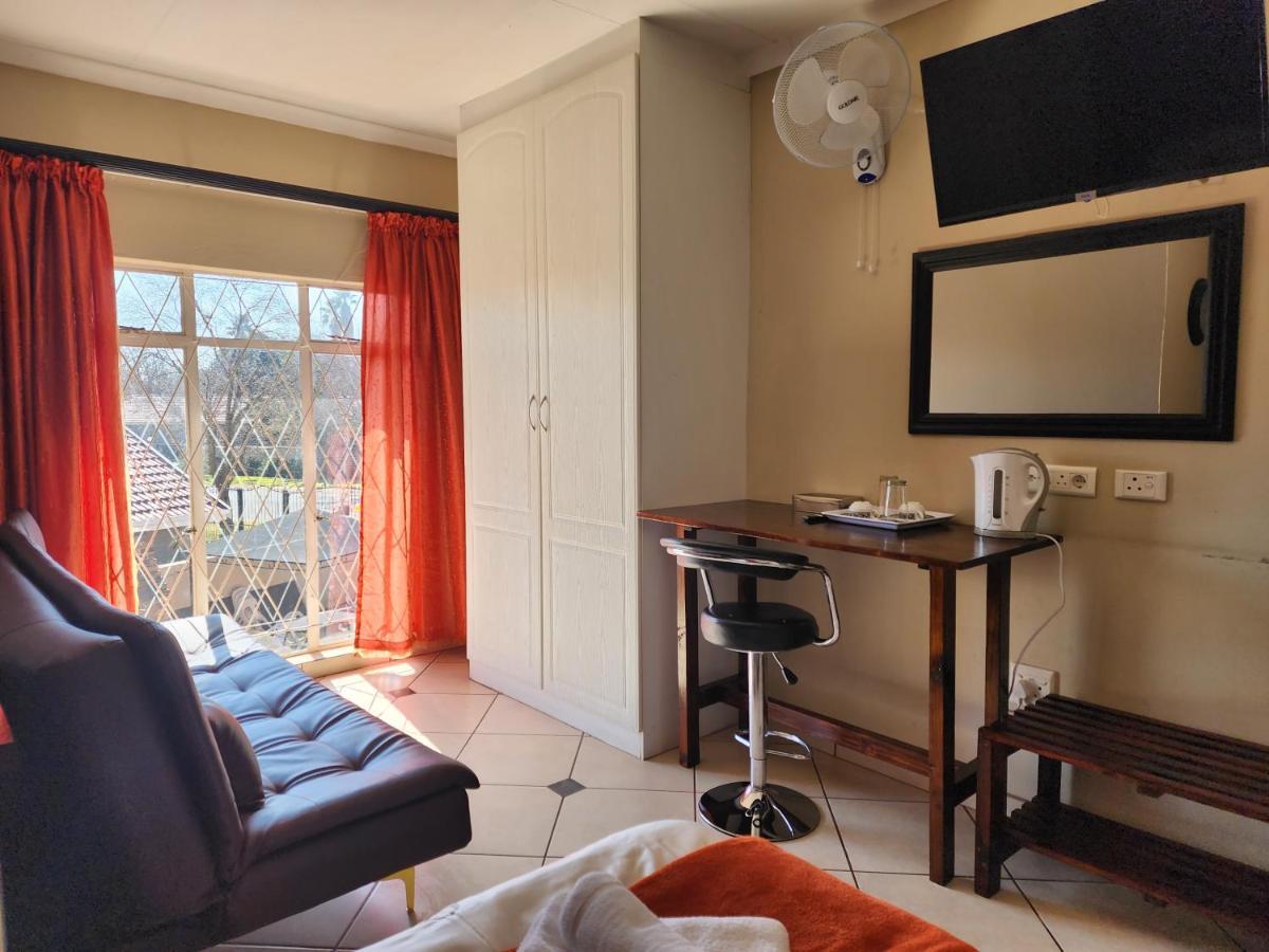 Southy Inn By The Lake Benoni Exterior foto